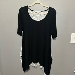 Karen Kane Short Sleeve Pullover Top Black Front Cream Lace Back XL EUC!